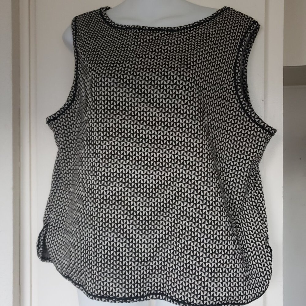 Max Studio Black & White checkered Sleeveless Top Size XL